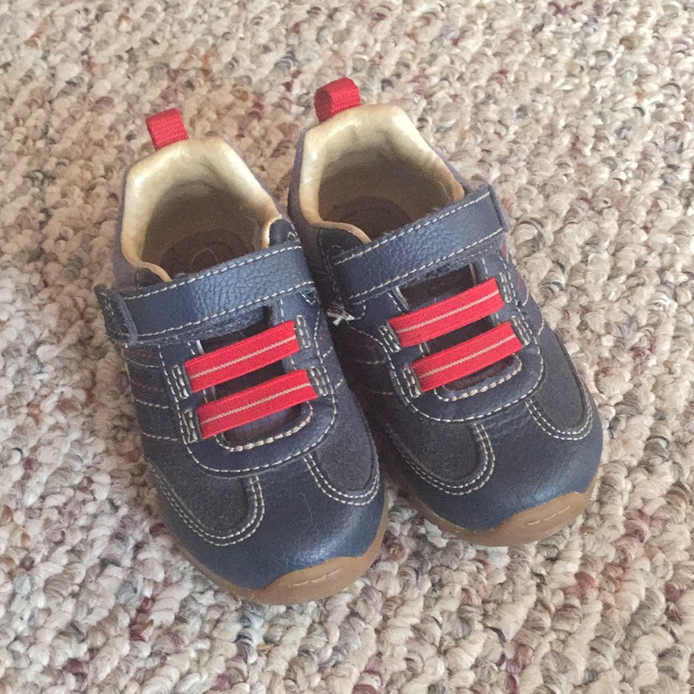 ✨6 wide baby boy retro Stride Rite sneakers✨